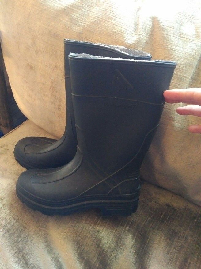 World's sturdiest rubber boots from Wilco Farm Store, in size 2 (for age 7-9, not toddler size)