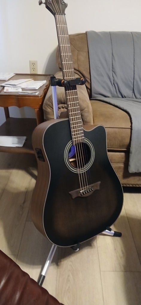 Dean Acoustic Electric Guitar in Hardcase