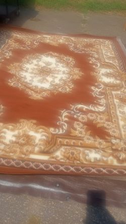 New 5/7 area rug thick
