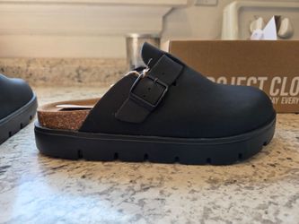 *BRAND NEW* Leather Platform Clogs - 8.5 Womens