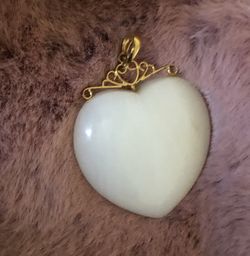 Vintage 14k gold Jadeite heart Pendant