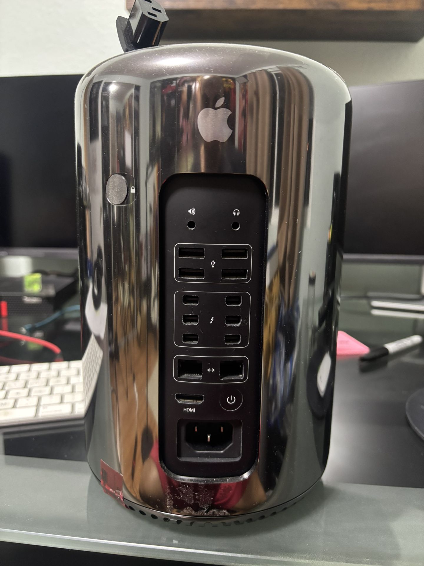 Mac Pro (trashcan)