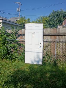 Jeld wen house door, 34x80 right hand inswing. No key