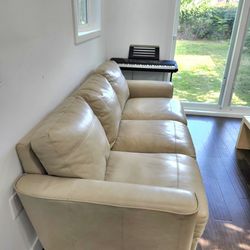 Beautiful LEATHER Sofa! Great Condition