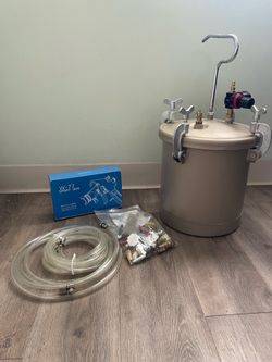 2.6 Gallon Spray Paint Pressure Pot with Accessories