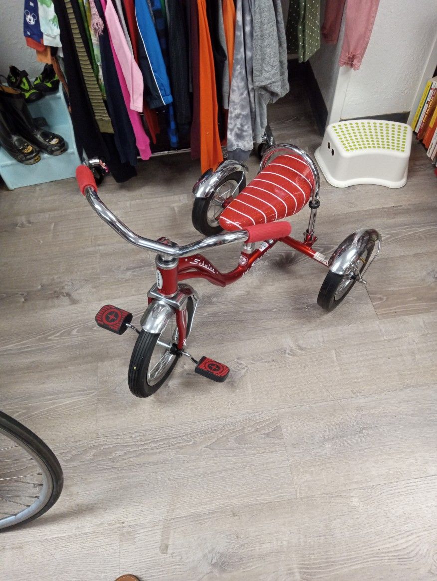 Schwinn Lil Stingray Tricycle Red. NEW