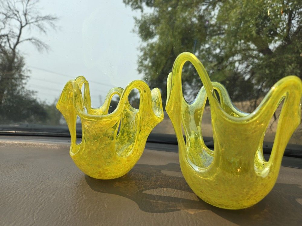 BEAUTIFUL YELLOW ACCENT BLOWN GLASS DECOR