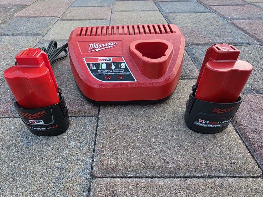 Milwaukee
M12 12-Volt Lithium-Ion Battery 2.0Ah, M12 12V Lithium-Ion CP High Output 2.5 + Charger