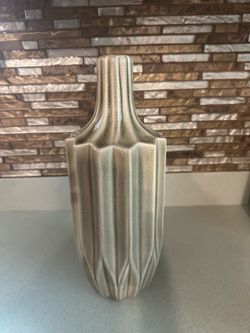 Like new 14” decorative vase