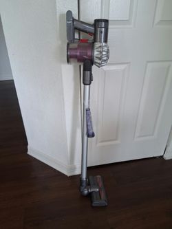 Dyson V6 Cordless Stick Vacuum Cleaner, NEW BATTERY