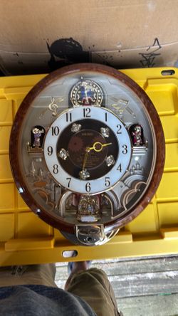 Seiko Swarovski Crystals 8 classic Melodies in Motion oval Wall Clock
