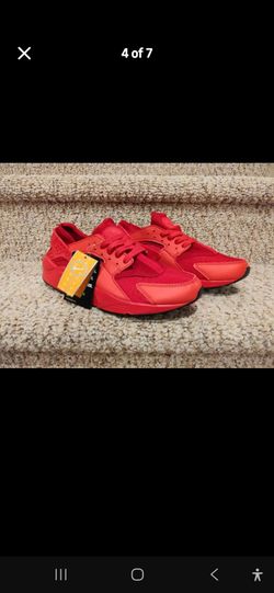 NEW Women's Size 9  N.I.K.E. Huarache Shoes Red