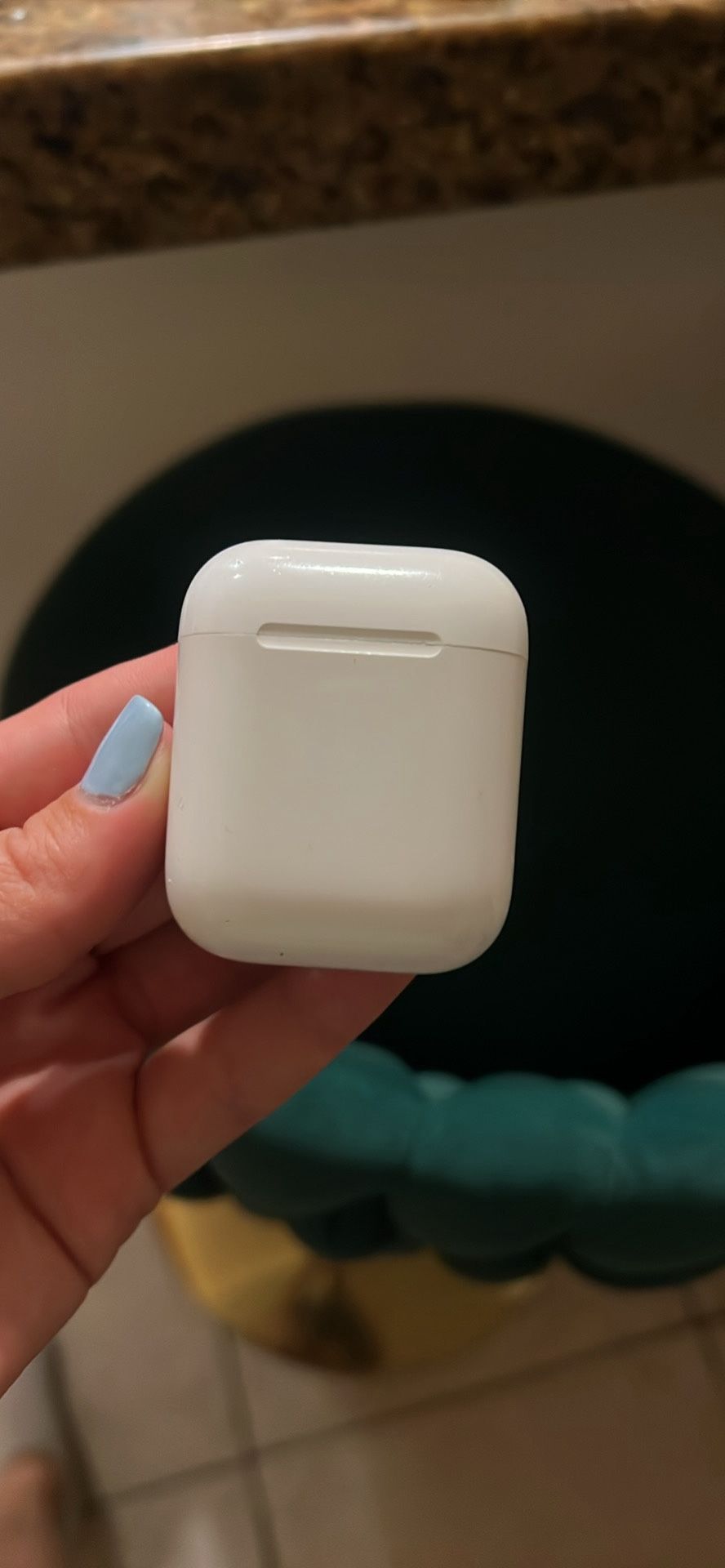 AirPods gen 2 Charging Case