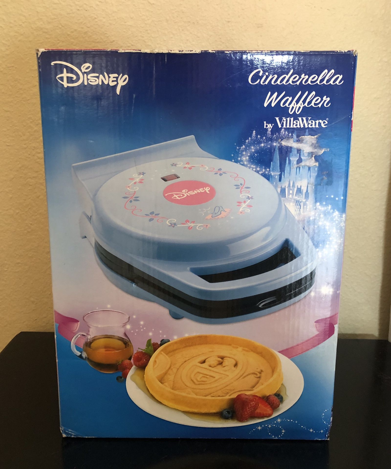 RARE - Disney Cinderella Waffle Maker by Villaware - LIKE NEW IN BOX -V55200