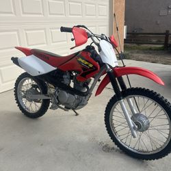 2004 Honda  XR 100 Dirt Bike.
