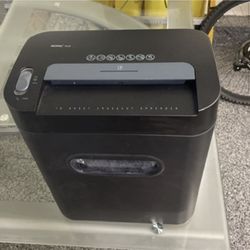 Royal 10 Sheet Cross -Cut Shredder,100X