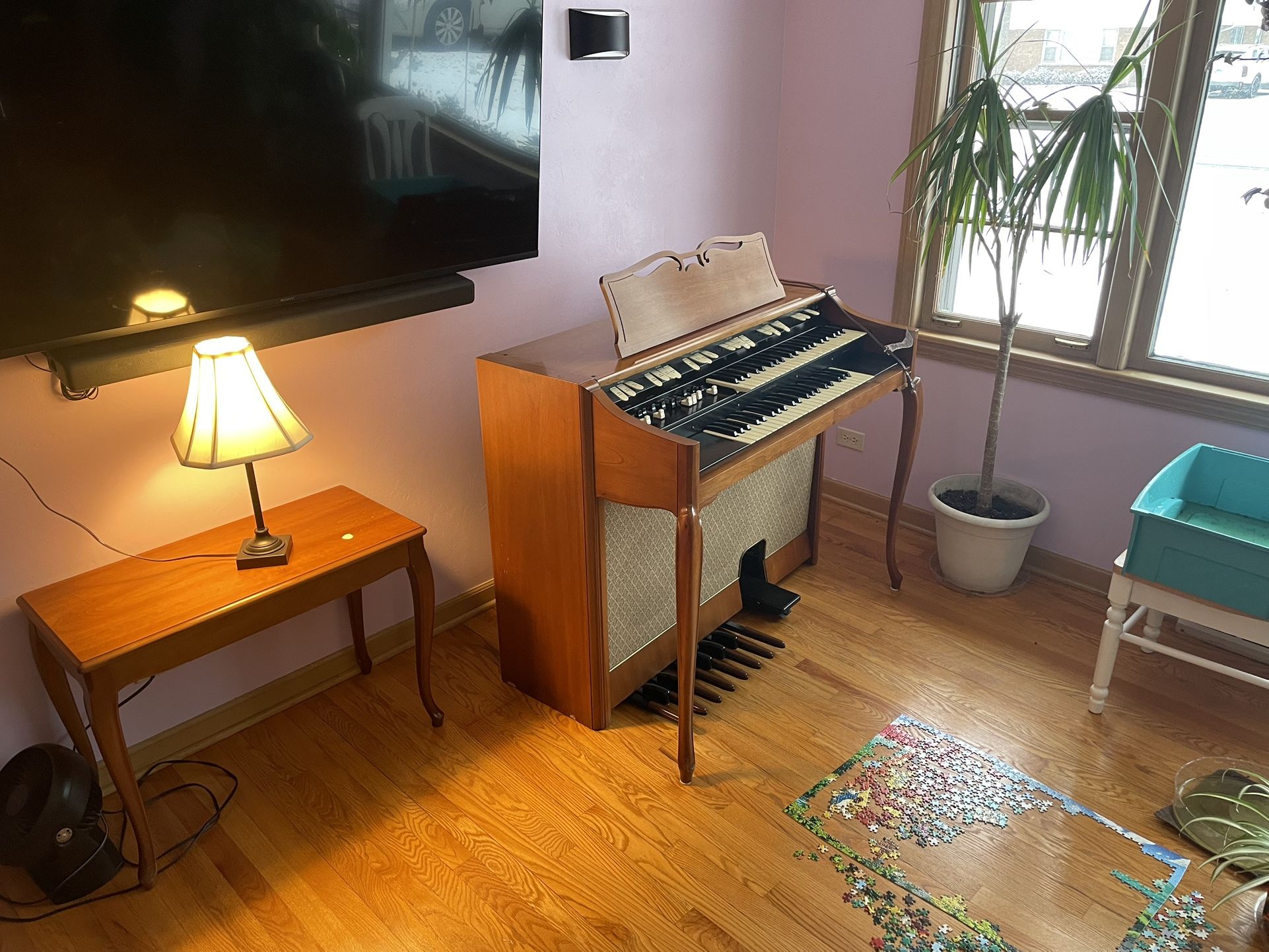 Hammond M-103 Organ