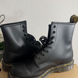 Women’s Dr. Martens