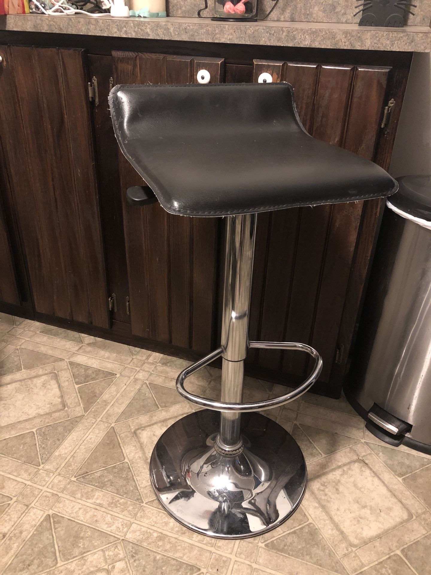 Unique Adjustable Height Swivel Chair.