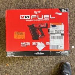 Milwaukee M18 Duplex Nailer