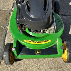 John Deere Self propelled With Bag