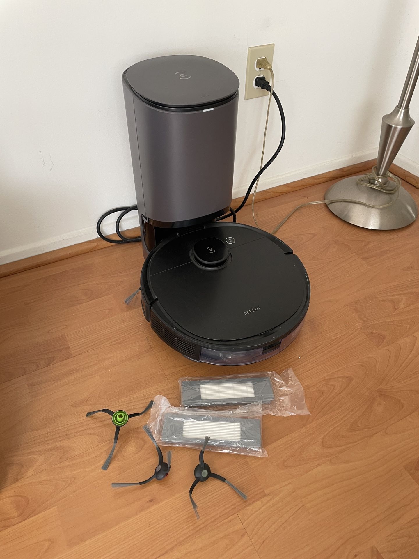 Ecovacs Deebot N8 Pro+ with tower and spare parts