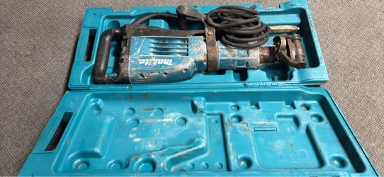 Makita AVT breaker hammer