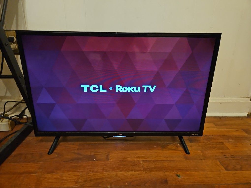 32 Inch TCL Roku Smart Tv