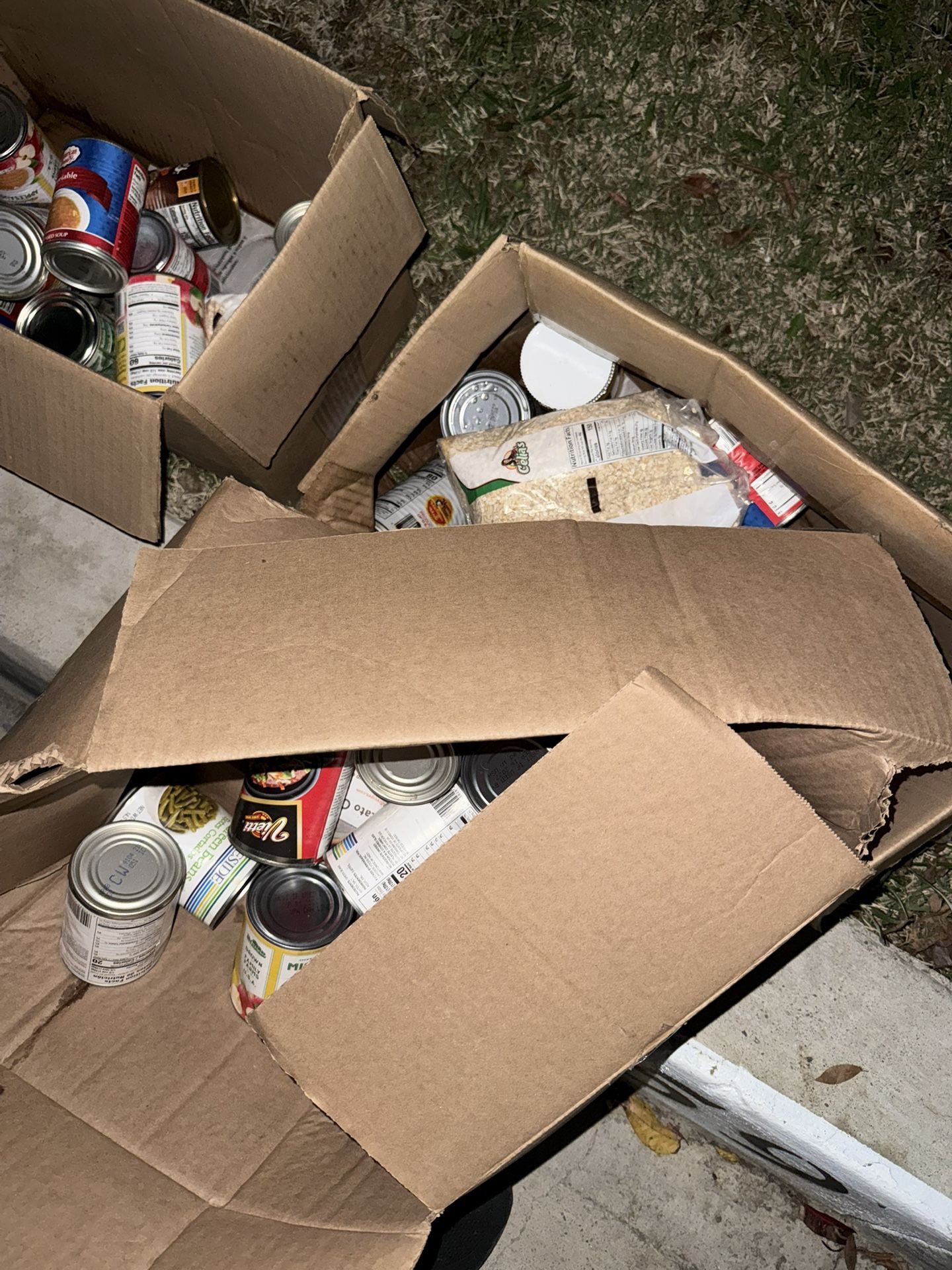 Curb Alert !! Free Canned Food