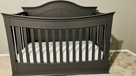Baby Crib - Complete Set