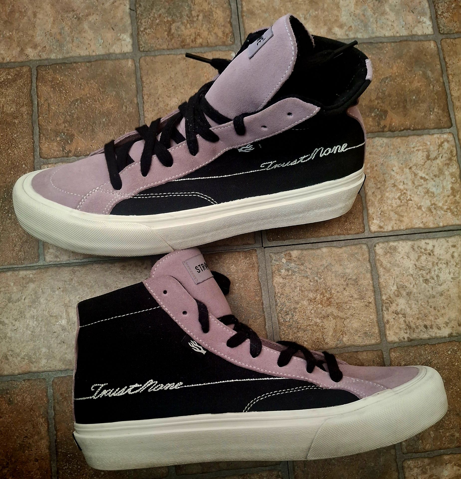UNISEX MEN'S SIZE 10.5 LADIE'S SIZE 12
