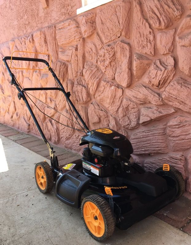 22" Poulan Pro 550 Series 158cc Self Propelled Mulching Lawn Mower