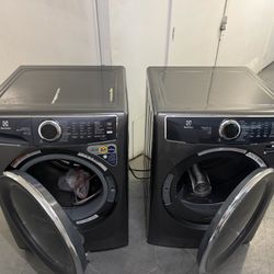 2 Pc Electrolux 600 Series Washer/dryer In Titanium 