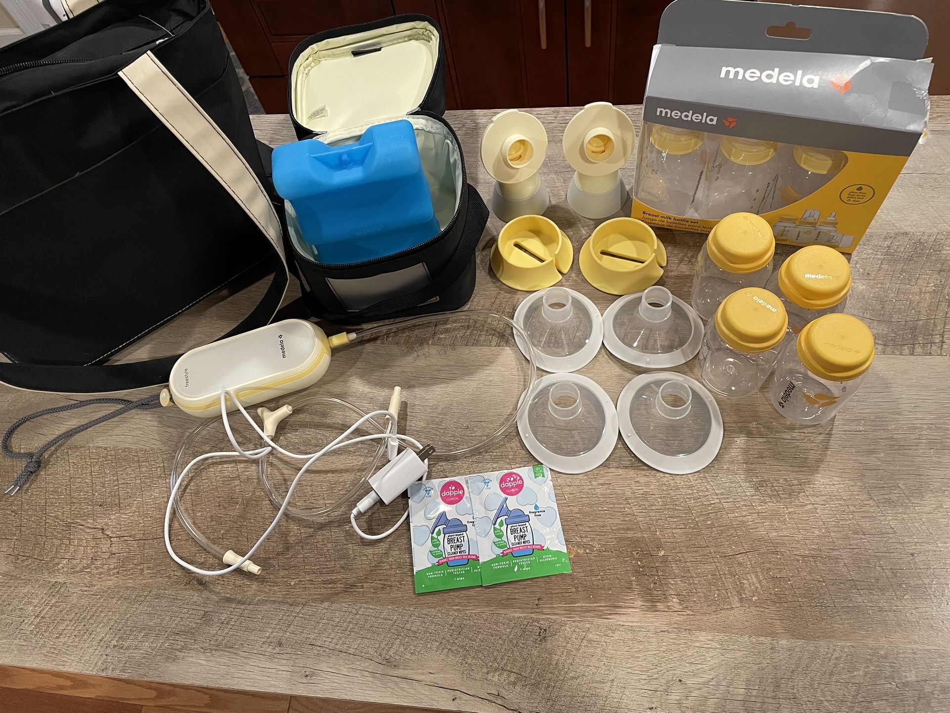 Medela Freestyle Flex Breast Pump Bundle