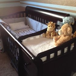 Baby Crib With Attached Changing Table and 3 Drawers