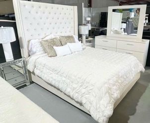 NEW IN BOX 6FT White Leather Queen & King Size Bed Frame with rhinestones