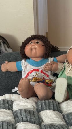 Vintage 1980s Cabbage Patch Kids Dolls + Rainbow Brite Shirt