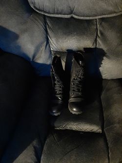 Boots size 8