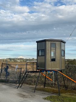 Heavy-Duty Outdoor Hunting Cabin – All-Season Hunting Shelter