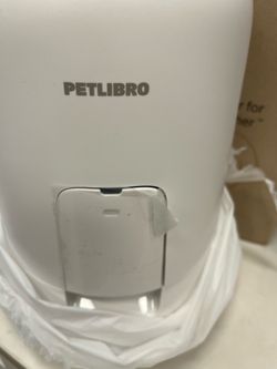 Automatic pet feeder cordless