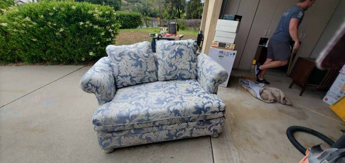 Sofa With Pull Out Twin Bed