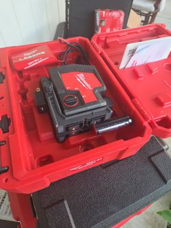 Milwaukee
100 ft. REDLITHIUM Lithium-Ion USB Green Rechargeable Cross Line Laser Level with Charger STORE PRICE $299