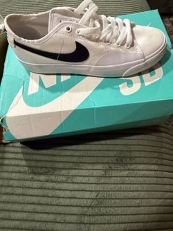 Nike tennis shoes