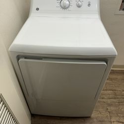 GE 6.2 cu. ft. Capacity Gas Dryer with Up To 120 ft. Venting and Shallow Depth​  