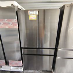 Refrigerator Samsung Bespoke 23 cu. ft. Counter Depth 4-Door French Door Stainless Steel with Beverage Center

