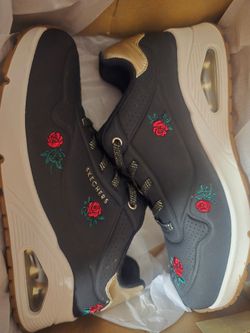 Women's
UNO - Champagne & Roses