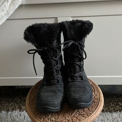  Columbia  Women’s  Boots 😊