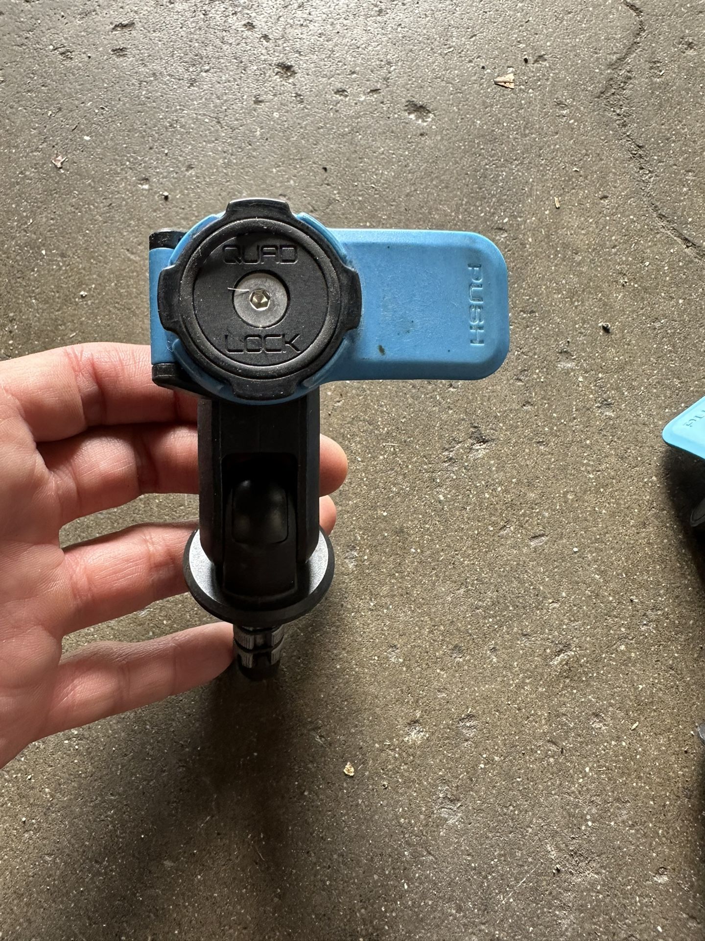 QUAD LOCK MOTORCYCLE PHONE MOUNT