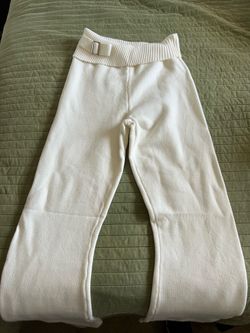 Super cute white pants