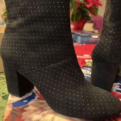 Color black with sparkles, size US 10